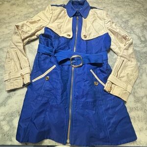 juicy stylized trench 💙